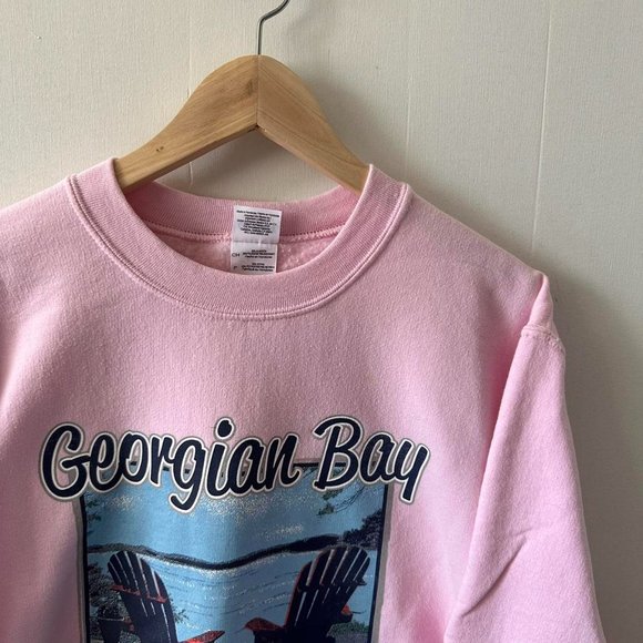 Pink crewneck sweatshirt with "Georgian Bay" graphic - Picture 3 of 8